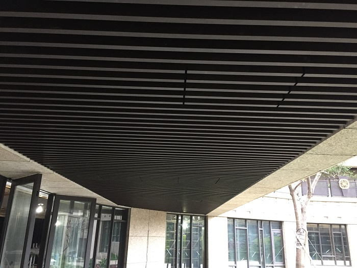 格柵天花板與力霸金屬門窗工程的協(xié)同施工規(guī)劃——以楓霖金屬工程為例
